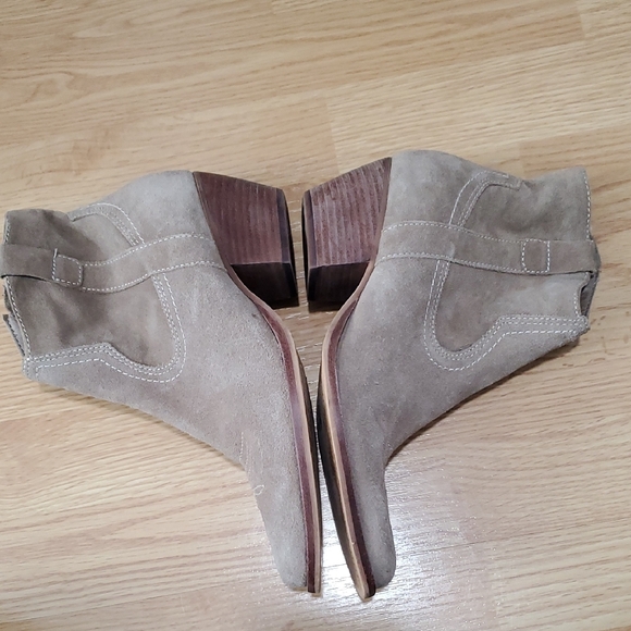 Dolce Vita Size 9 Taupe Suede Ankle Booties - Picture 7 of 12